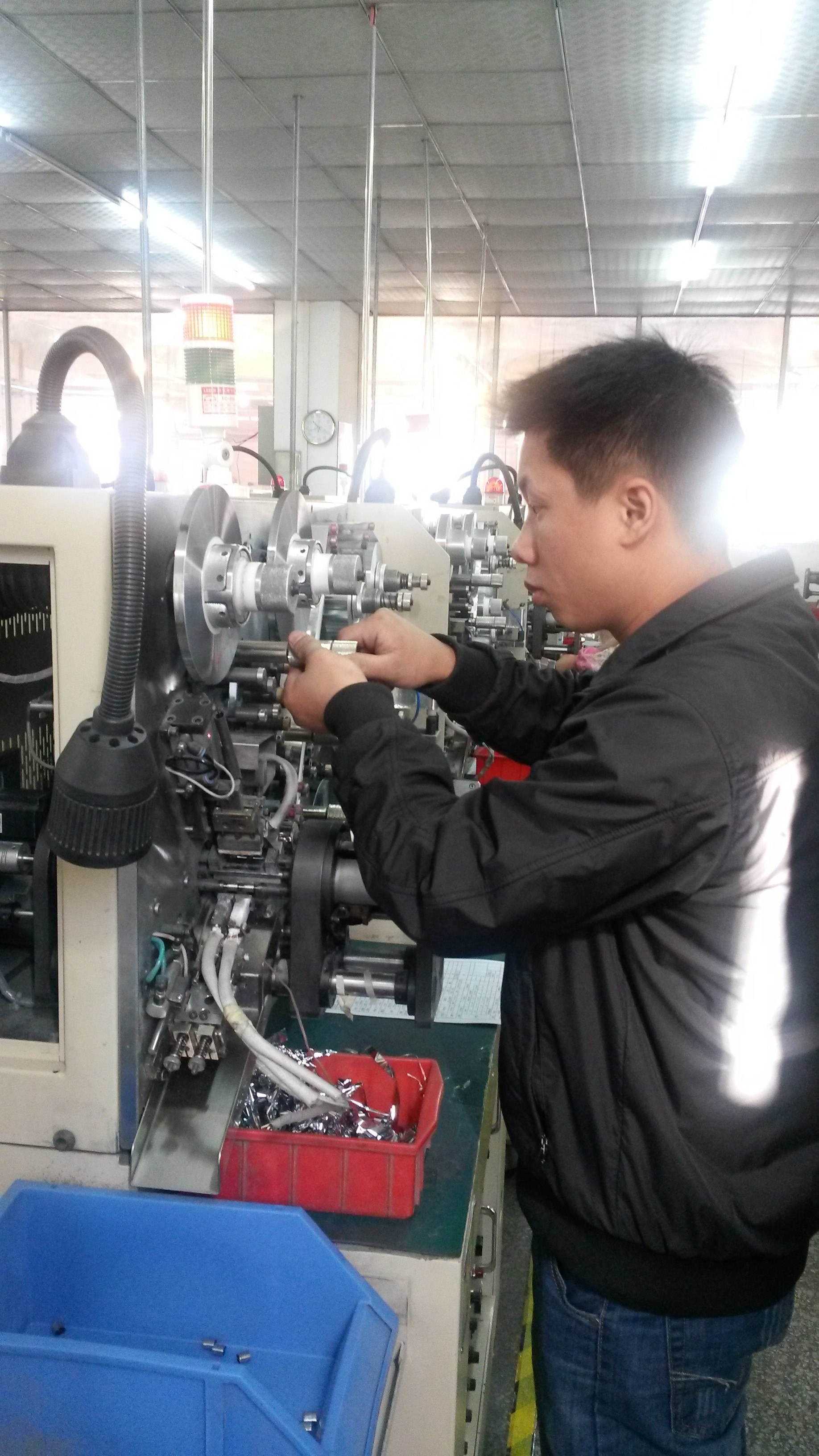 電容器工廠-業(yè)務(wù)員小施 電容器工廠-業(yè)務(wù)員小施